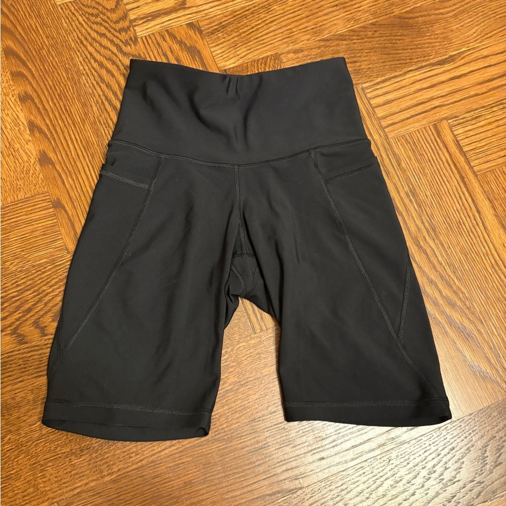 Black Old Navy Active biker shorts with pockets, size XS, barely worn
